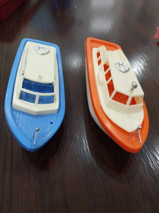 Coppia motoscafi giocattolo anni '70