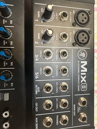 Mesa de mezclas Mackie Mix8 compacta