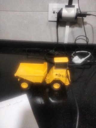 Camión Joal Volquete Amarillo
