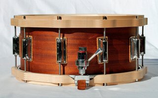 Caja 14" casco de caoba africana y aros de madera