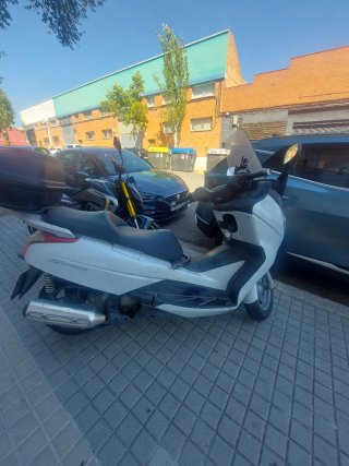 Scooter 125cc gris y blanco