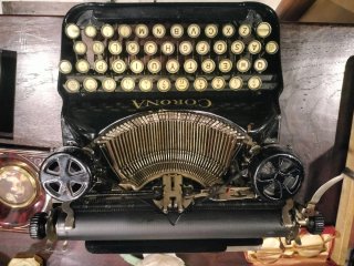 Máquina de Escribir Antigua Corona