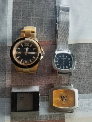 Lote de 4 relojes para piezas/reparación