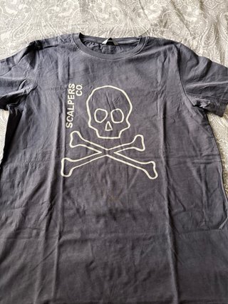 Camiseta Scalpers Calavera Gris