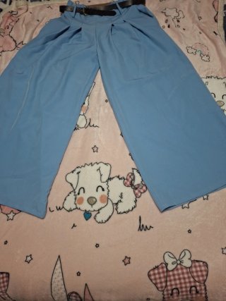 Pantalones anchos azules con cinturón