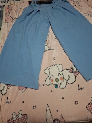 Pantalones anchos azules con cinturón