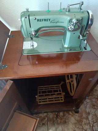 Máquina de coser Refrey Transforma