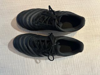 Zapatillas Adidas Negras y Marrones