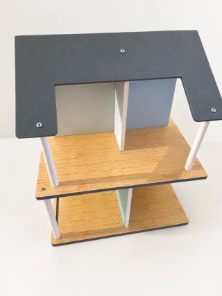 Casa de muñecas de madera moderna