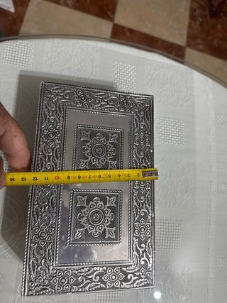 Joyero plateado con diseño labrado