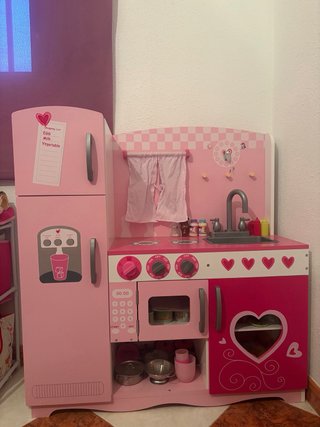 Cocina de madera infantil rosa