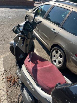 Kymco People S 125cc Scooter Gris/Rojo