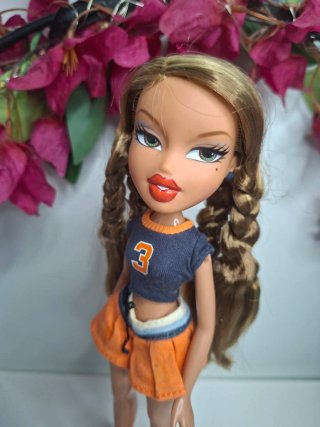 Bratz Play Sportz Yasmin Fútbol