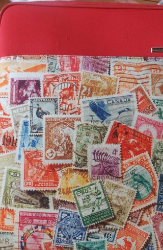Maleta con ruedas. 55 x 41 x 15cm