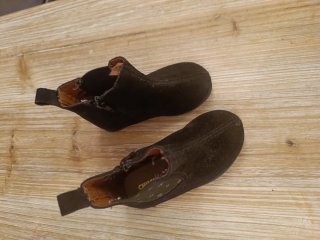 Botines negros flexibles T22 Chuches