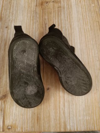 Botines negros flexibles T22 Chuches