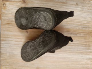 Botines negros flexibles T22 Chuches