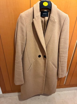 Abrigo largo Camel Stradivarius