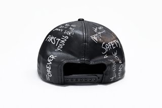 Gorra Zara efecto cuero estilo urbano