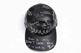 Gorra Zara efecto cuero estilo urbano