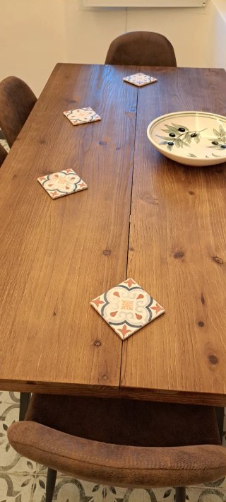 Mesa comedor de madera maciza 160x80x75. Sin usar.