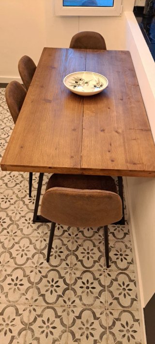 Mesa comedor de madera maciza 160x80x75. Sin usar.