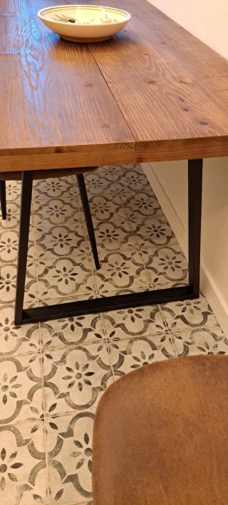Mesa comedor de madera maciza 160x80x75. Sin usar.
