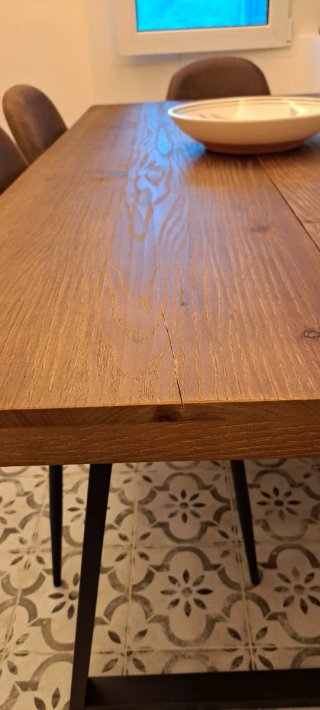 Mesa comedor de madera maciza 160x80x75. Sin usar.