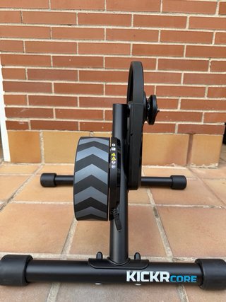 Wahoo KICKR CORE con Zwift Cog y Click