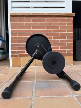 Wahoo KICKR CORE con Zwift Cog y Click