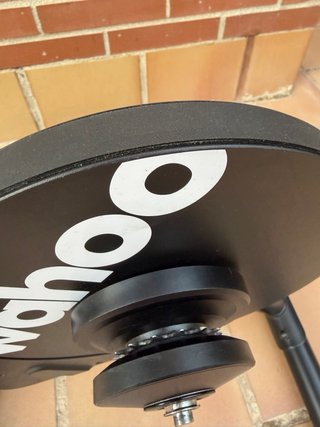 Wahoo KICKR CORE con Zwift Cog y Click