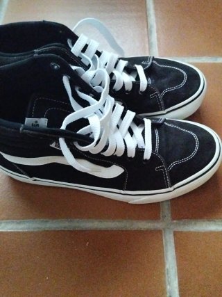 Zapatillas Vans Negras y Blancas