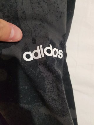 Camiseta Adidas Talla M Estampado negro militar