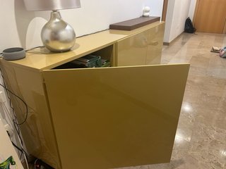 Mueble de pasillo madera maciza y lacado.