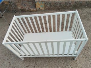 Cuna blanca lacada