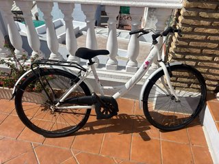 Bicicleta de paseo blanca