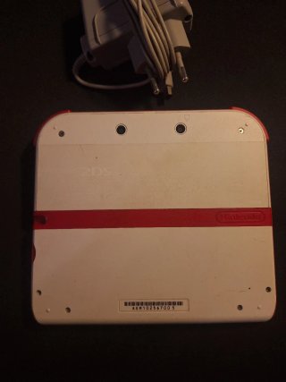 Nintendo 2DS Bianco con caricatore e giochi