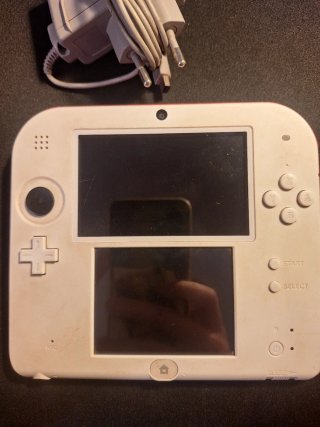 Nintendo 2DS Bianco con caricatore e giochi