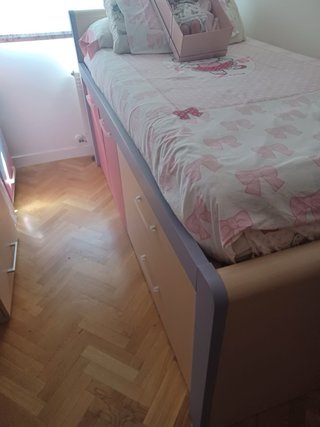 Cama con cajones abeto, azul y rosa + colchón