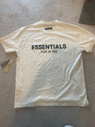 T-shirt Essentials bege Tamanho M(Equivale a um L)