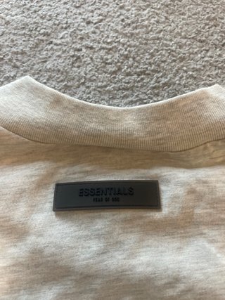 T-shirt Essentials bege Tamanho M(Equivale a um L)