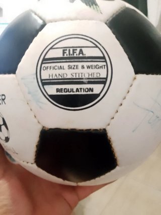 Balón FIFA 92/94 con firmas Real Madrid