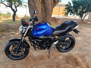Yamaha FZ6 Naked Azul y Negra