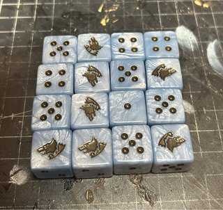 16 Dados Space Wolves
