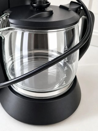 Cafetera Taurus y Hervidor Blanco
