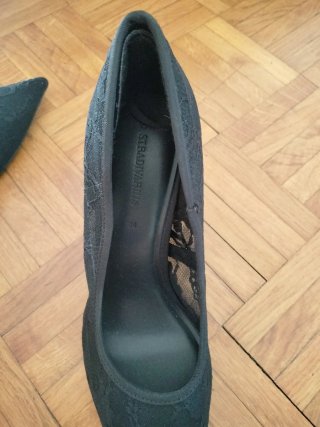 Scarpe con tacco in pizzo nero