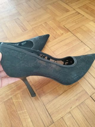 Scarpe con tacco in pizzo nero