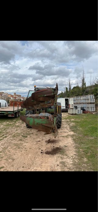 Arado de cuatro palas