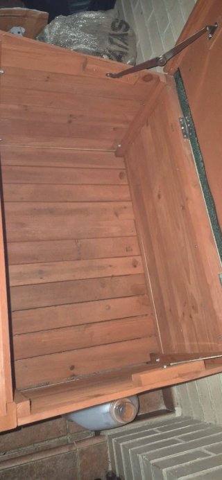 Caseta de madera para perro
