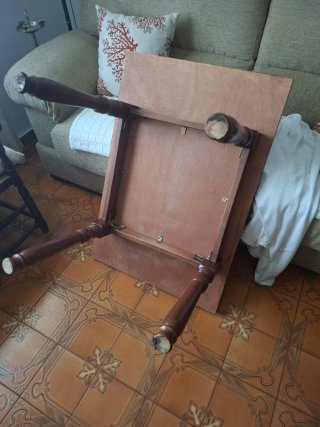 Mesa de centro de madera y cristal